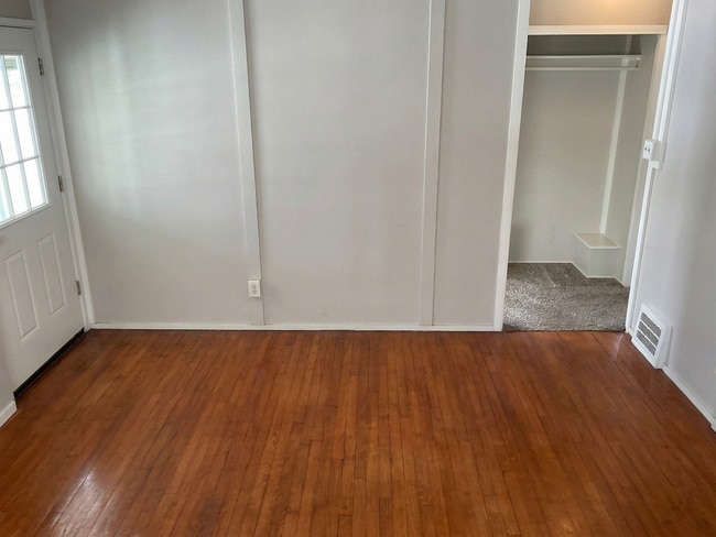 222 Bellfield Ave in Elyria, OH - Building Photo - Building Photo