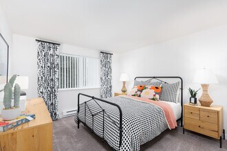 Preserve at Forbes Creek in Kirkland, WA - Building Photo - Interior Photo