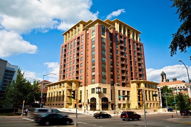 Grand Central in Madison, WI - Foto de edificio - Building Photo