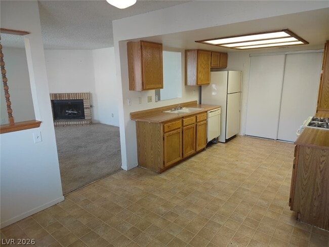 6713 W Charleston Blvd in Las Vegas, NV - Building Photo - Building Photo