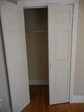 11 W Green St, Unit 2 in Easthampton, MA - Foto de edificio - Building Photo