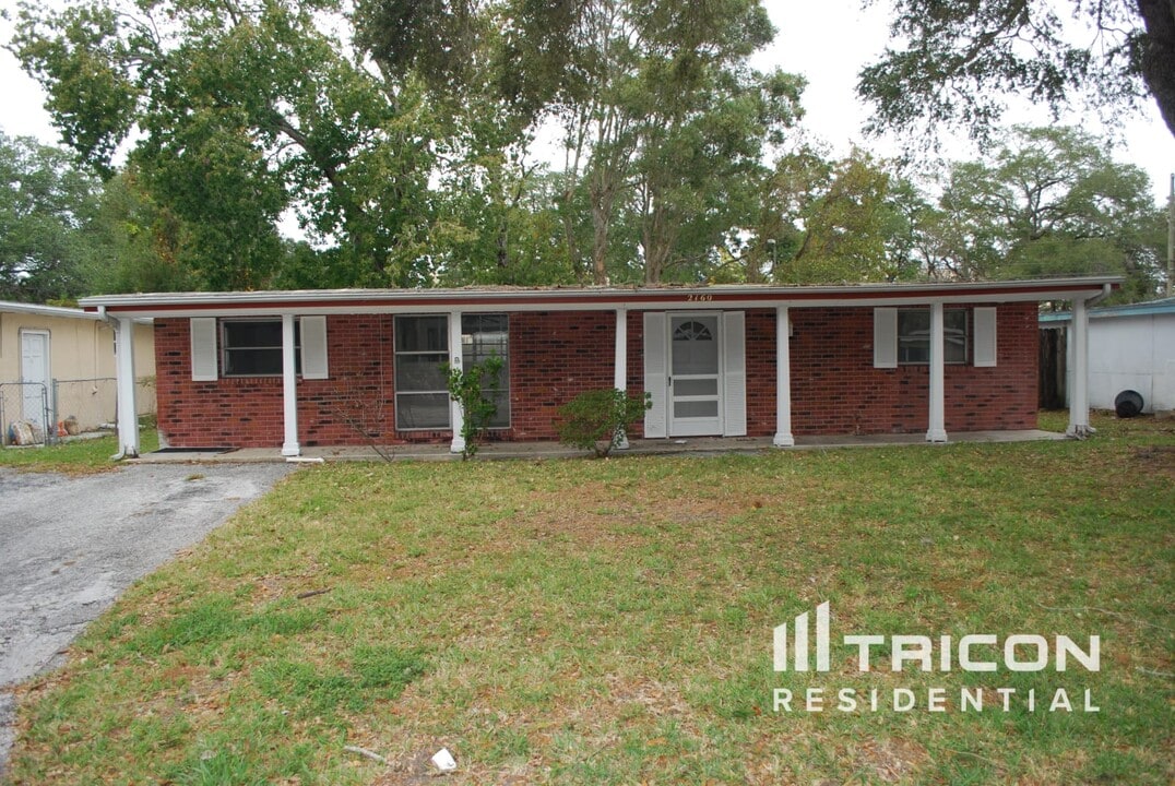 2160 Alemanda Dr in Clearwater, FL - Building Photo