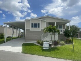 7465 44th Terrace N in Riviera Beach, FL - Building Photo