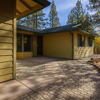 61176 Larkwood Dr in Bend, OR - Building Photo