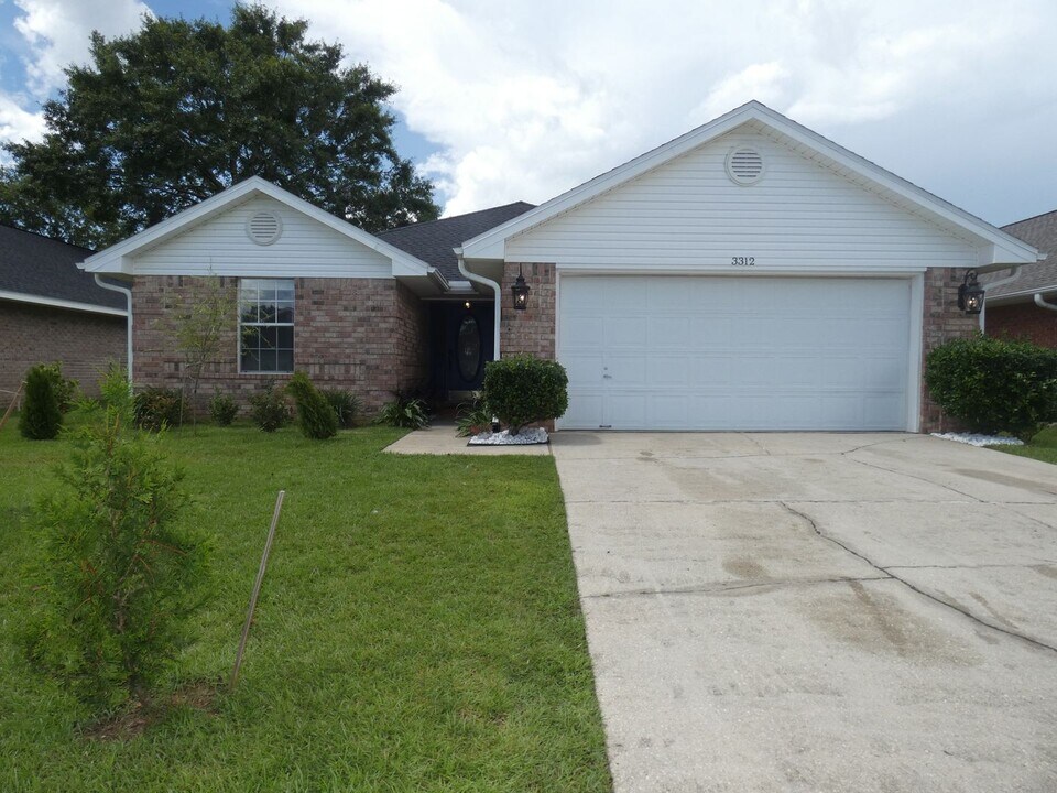 3312 Village Green Dr in Pace, FL - Building Photo