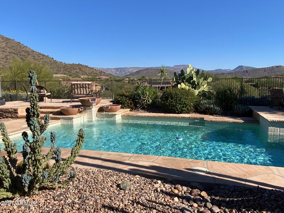 41609 N Signal Hill Ct in New River, AZ - Foto de edificio