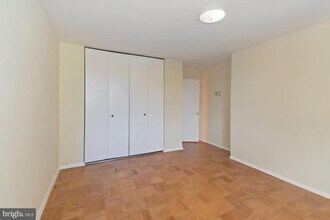 3245 Rio Dr-Unit -513 in Falls Church, VA - Building Photo - Building Photo