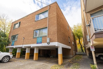 Mount Royal Apartments in Calgary, AB - Building Photo - Building Photo