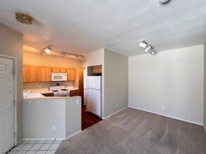 251 S Green Valley Pkwy, Unit 1321 in Henderson, NV - Building Photo - Building Photo
