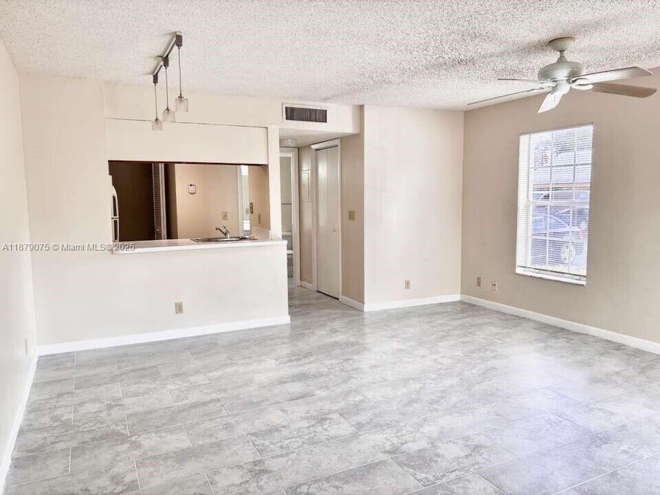 6340 La Costa Dr in Boca Raton, FL - Building Photo