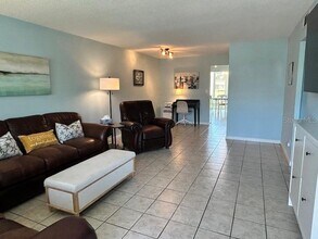 5095 Bay St NE in St. Petersburg, FL - Building Photo - Building Photo