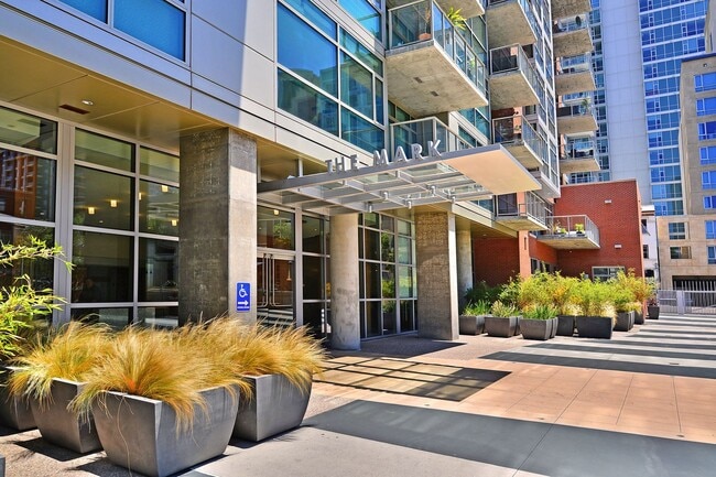 800 The Mark Ln in San Diego, CA - Building Photo - Building Photo