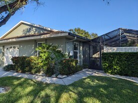 4063 Center Pointe Pl in Sarasota, FL - Building Photo