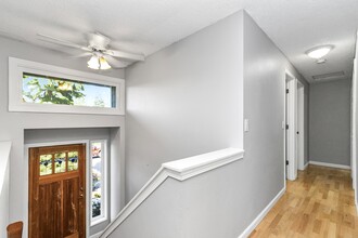 9210 166th Pl NE in Redmond, WA - Foto de edificio - Building Photo