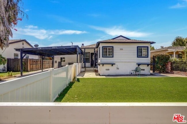 19924 Welby Way in Los Angeles, CA - Building Photo - Building Photo