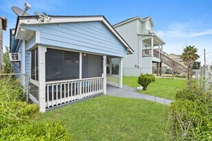 4018 Sealy Ave in Galveston, TX - Building Photo