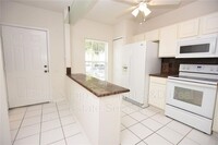 2308 Lake Woodberry Cir in Brandon, FL - Foto de edificio - Building Photo