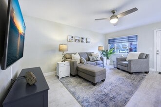 2920 Lake Osborne Dr in Lake Worth Beach, FL - Building Photo - Building Photo