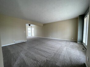 11412 S 43rd St in Bellevue, NE - Building Photo - Building Photo