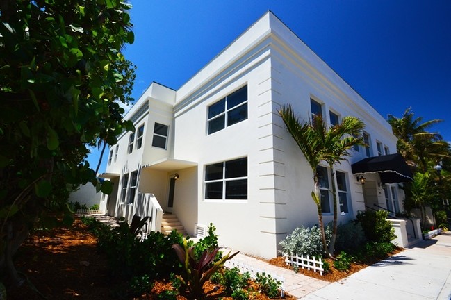 Palm Beach Ocean View Apartments in Palm Beach, FL - Building Photo - Building Photo