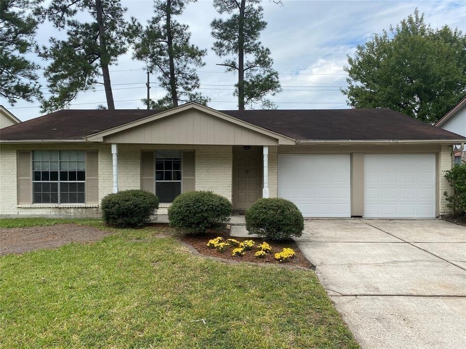 23415 Verngate Dr in Spring, TX - Building Photo