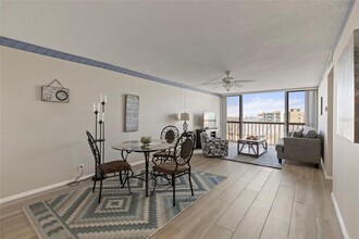 255 Dolphin Point in Clearwater, FL - Foto de edificio - Building Photo
