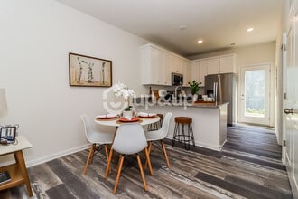 933 Ranchero St in Statesville, NC - Foto de edificio - Building Photo