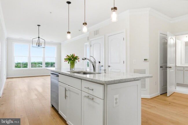 13724 Neil Armstrong Ave in Herndon, VA - Building Photo - Building Photo