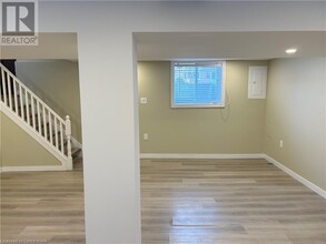 839 Brucedale Ave E in Hamilton, ON - Building Photo - Building Photo