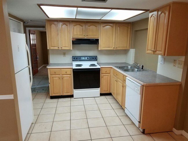 7043 Stone Rd in Port Richey, FL - Building Photo - Building Photo