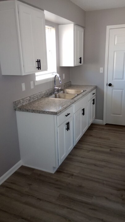 215 Snead Dr in Columbia, MO - Building Photo