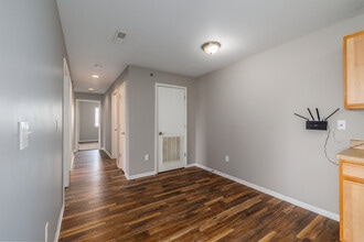 Crimson Villas in Pittsburg, KS - Building Photo - Building Photo