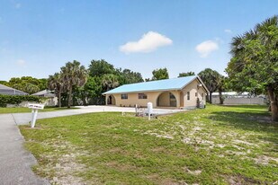 9484 Sun Ct in West Palm Beach, FL - Building Photo