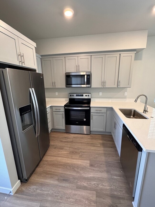 property at 1437 N Steiwer Ln