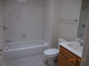 706 Isherwood Dr in Central Point, OR - Building Photo - Building Photo