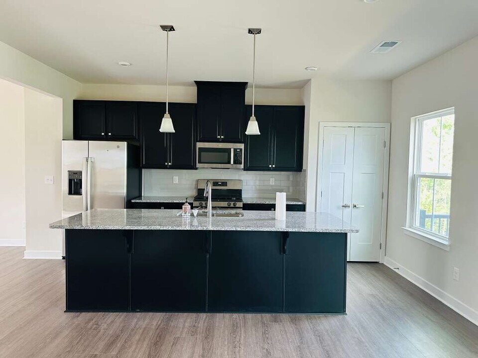 9904 Oaklawn Blvd NW in Huntersville, NC - Building Photo