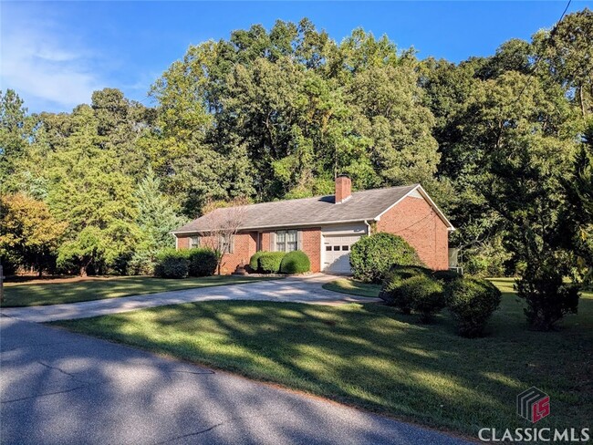 1010 Cherokee Cir in Athens, GA - Building Photo - Building Photo