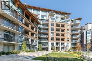 6687 Nelson Ave in West Vancouver, BC - Building Photo