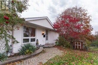 692 Down Crescent in Oshawa, ON - Building Photo - Building Photo