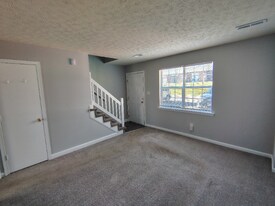 11 Hobbs Ln in Lynchburg, VA - Building Photo