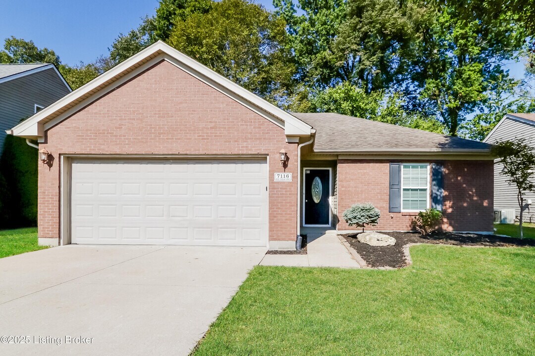 7116 Blue Stream Ct in Louisville, KY - Building Photo