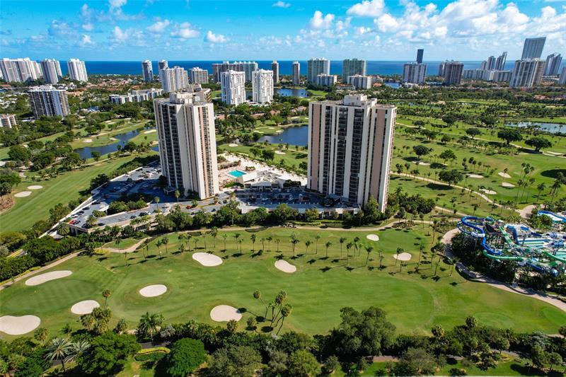 20329 W Country Club Dr in Aventura, FL - Building Photo
