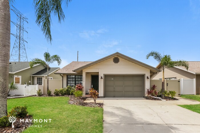 2886 Whispering Dr S in Largo, FL - Building Photo