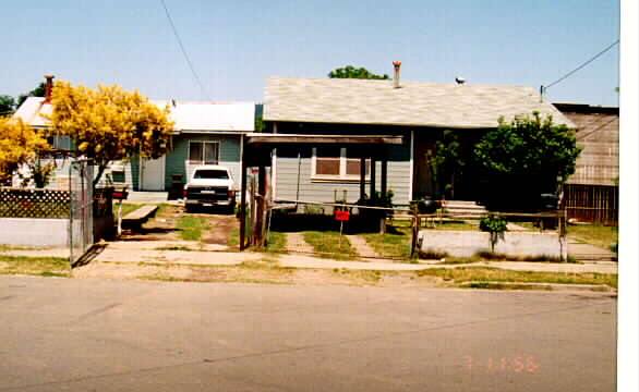 128 Railroad Ave in Cloverdale, CA - Foto de edificio