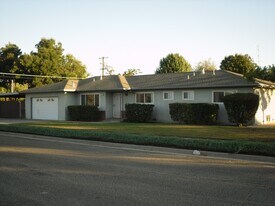 675 B St in Orange Cove, CA - Building Photo