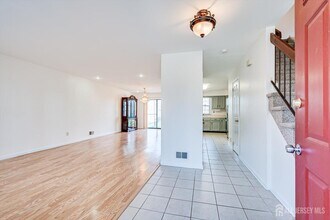 404 Maplecrest Rd in Edison, NJ - Building Photo - Building Photo