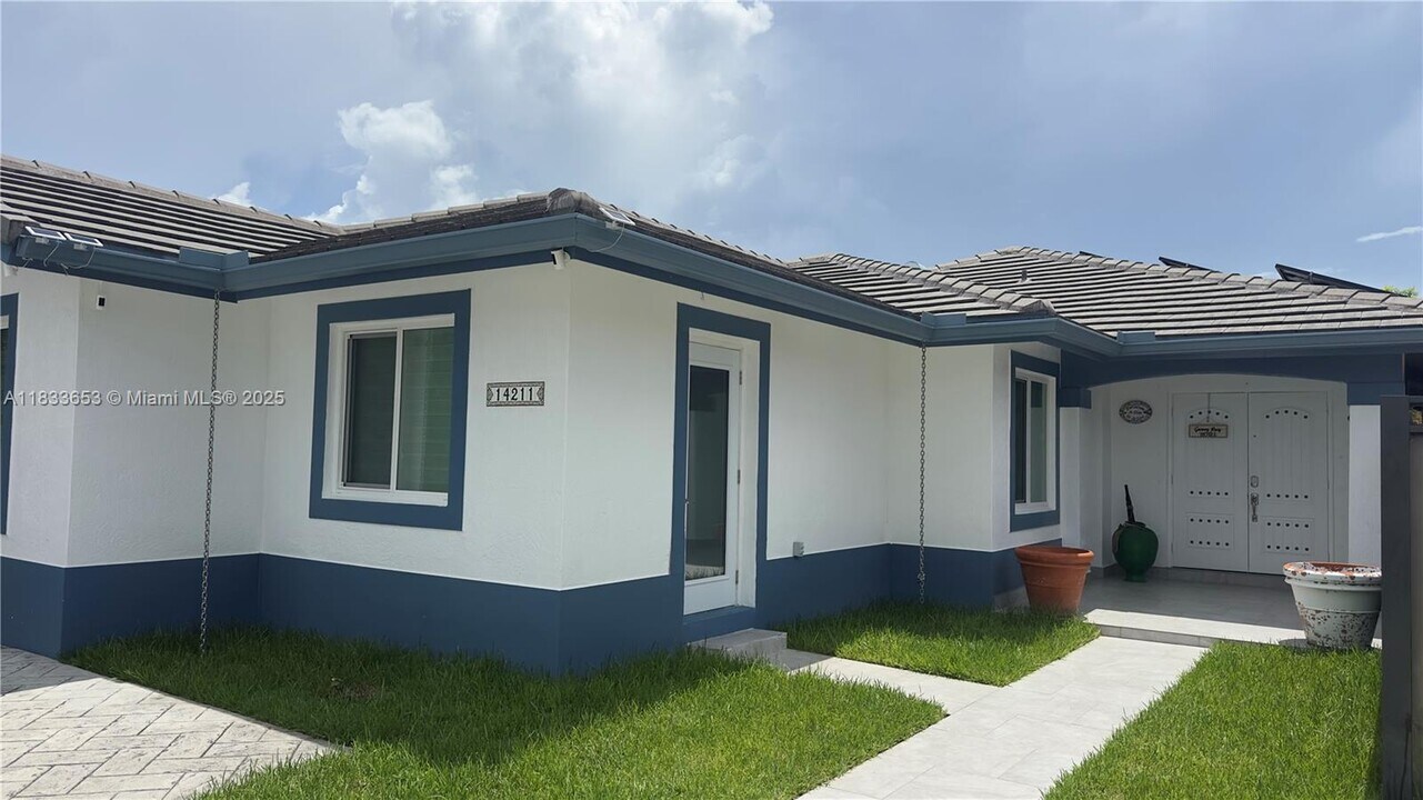 14211 SW 147th Ct in Miami, FL - Building Photo