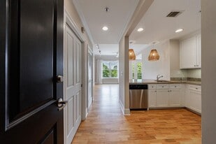 2277/2255 Peachtree Rd NE in Atlanta, GA - Building Photo