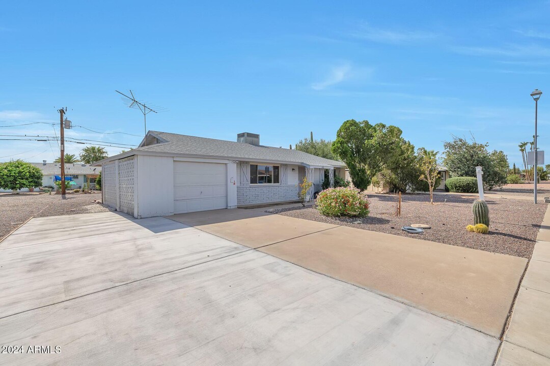 11029 W Cherry Hills Drive West in Sun City, AZ - Building Photo