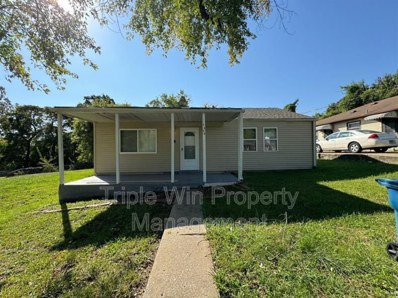 7458 Castro Dr in Ferguson, MO - Building Photo